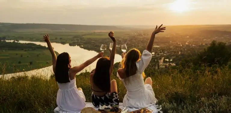 Trois copines partent en vacances ensemble