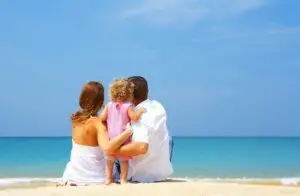 famille qui ne se demande plus où partir en vacances en france avec un bébé d'un an