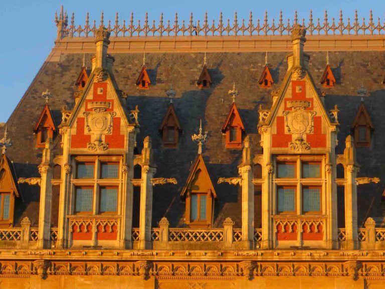 façade de l'hotel de ville de Calais