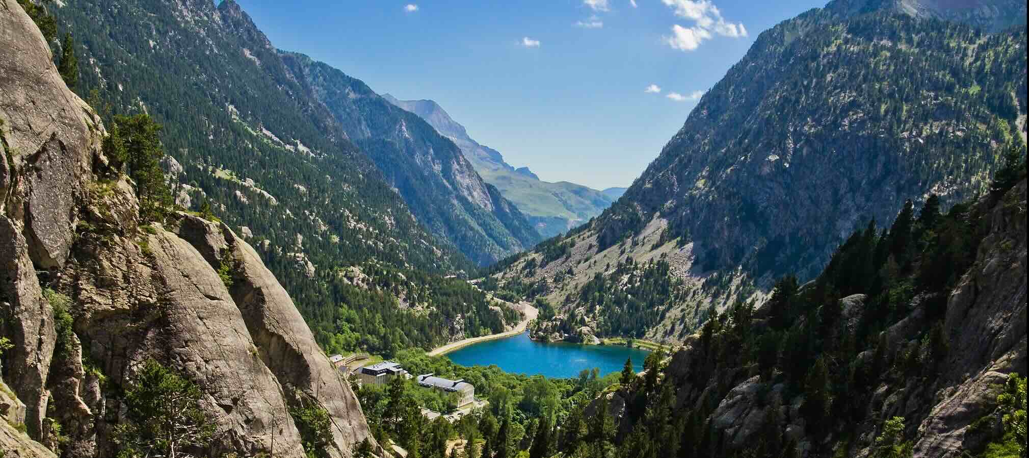 Trek dans les Pyrénées : une aventure nature inoubliable - Guide de Voyage