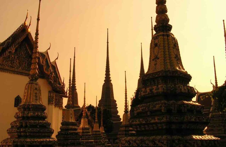 visite d'un temple lors d'un voyage thaïlande en famille