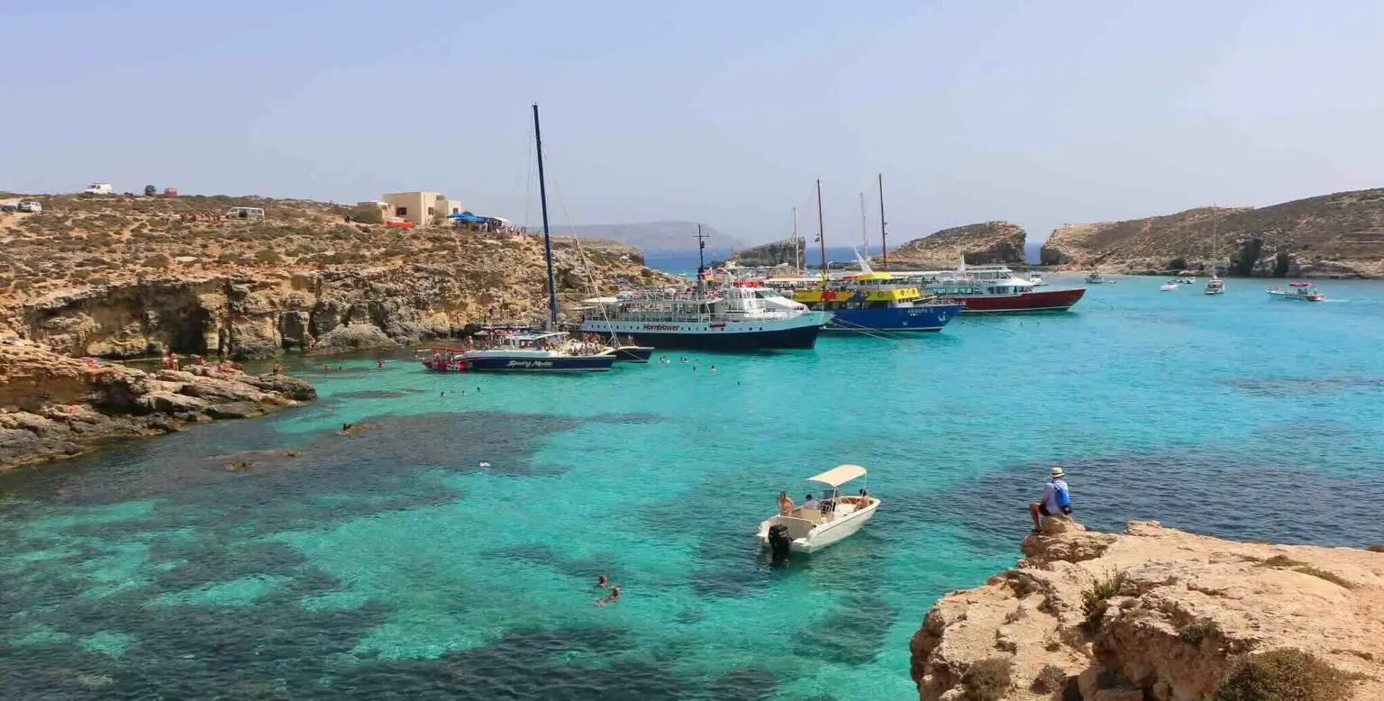 petite crique sur l'île de malte