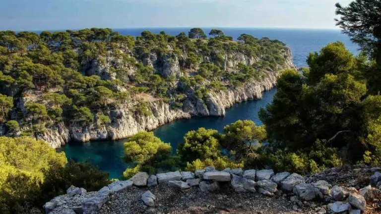 Panorama des calanques entre marseille et Cassis lors d'une randonnée en Provence