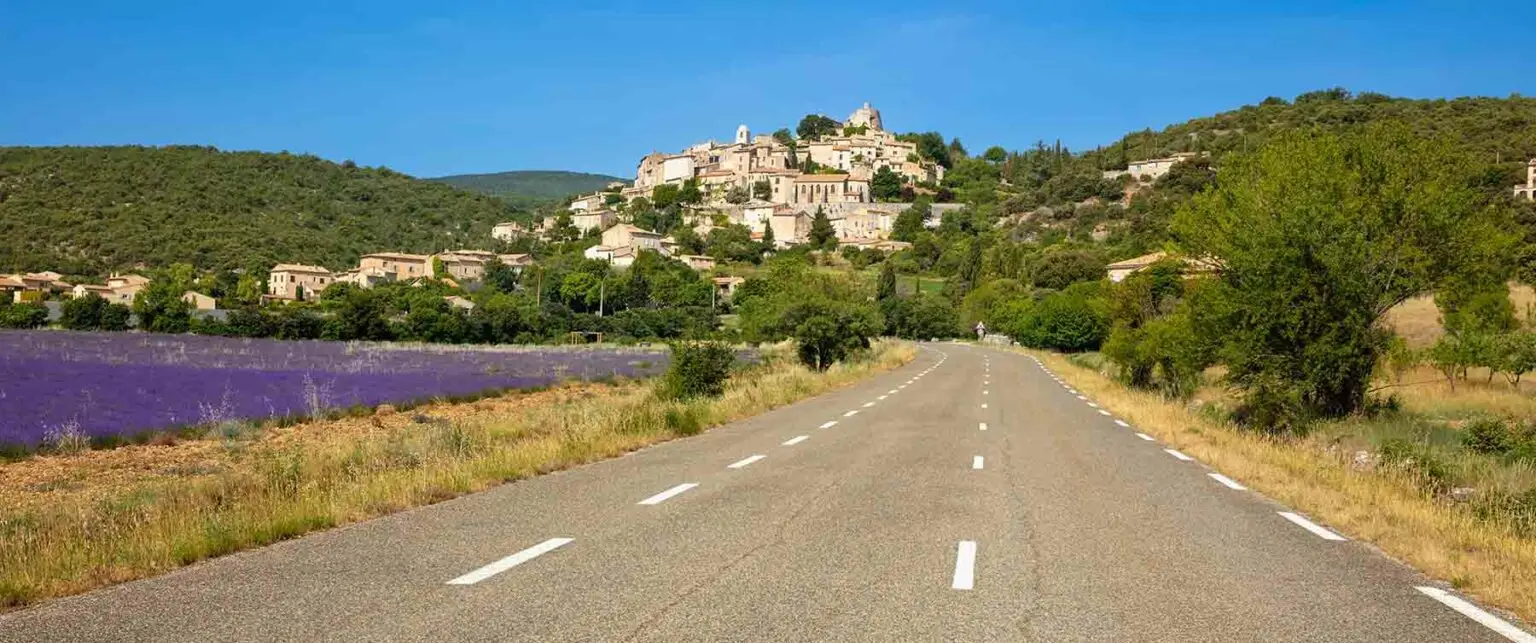 jolie route dans le Luberon pour un road trip en France