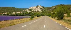 jolie route dans le Luberon pour un road trip en France