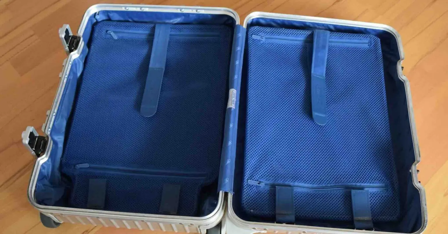 valise cabine vide avant de partir en voyage