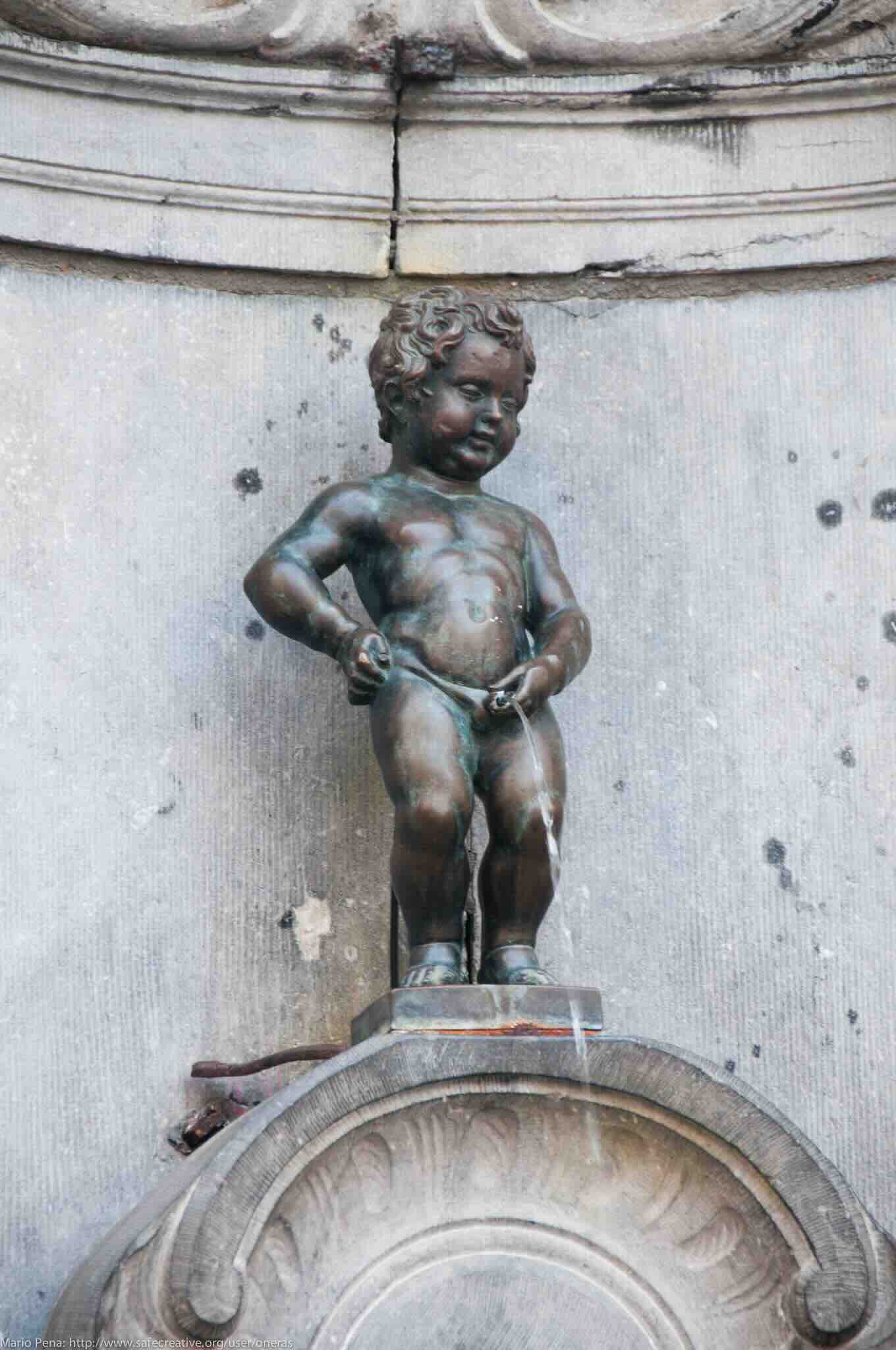 photo du celebre maneken pis a bruxelles