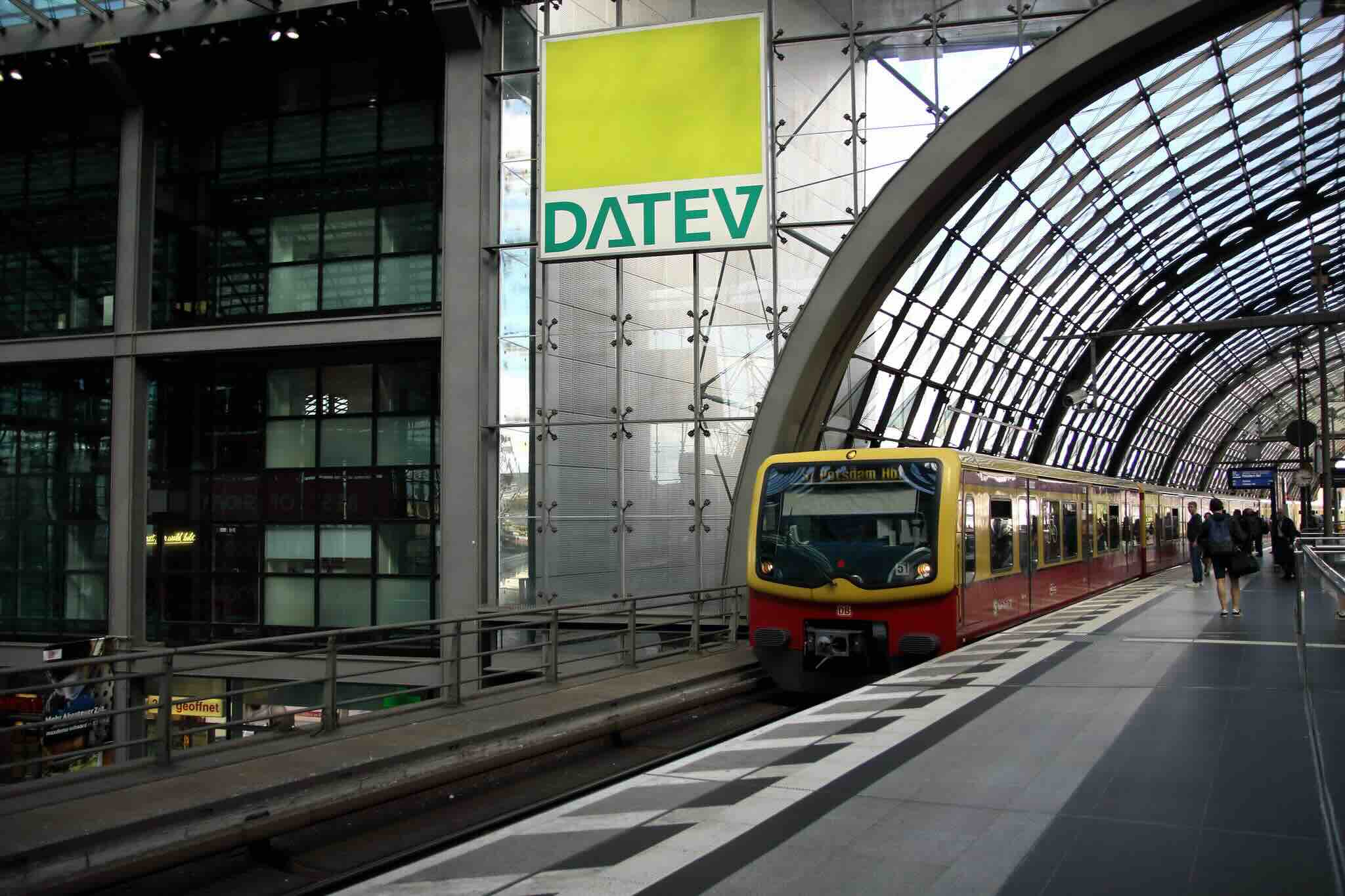 train entrant en gare de Berlin