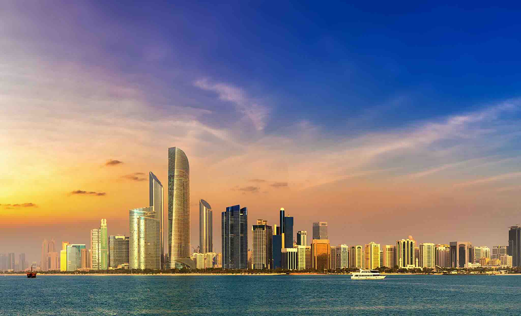 Skyline sous le coucher de soleil Abu Dhabi