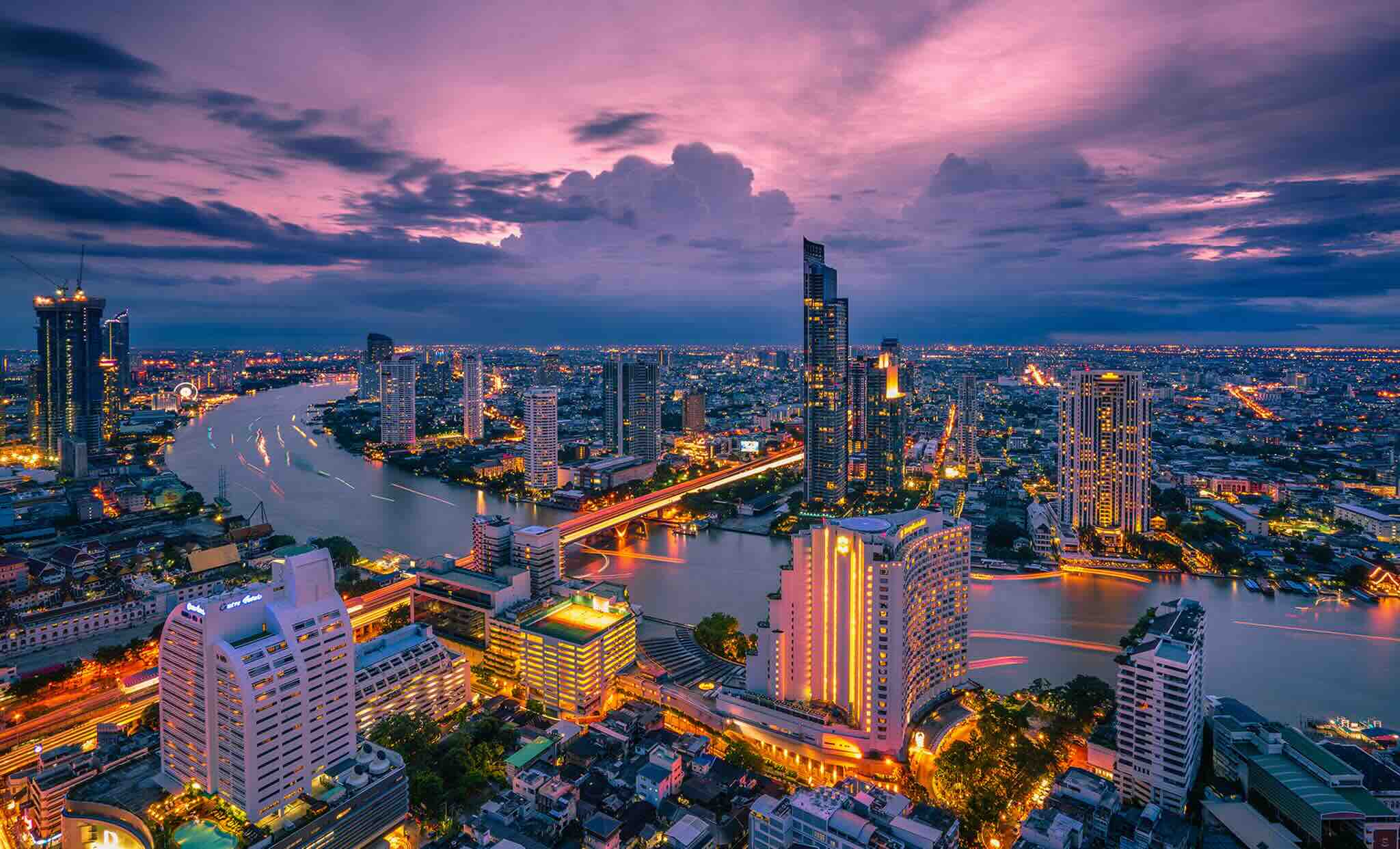Panorama aérien de Bangkok à la tombée de la nuit