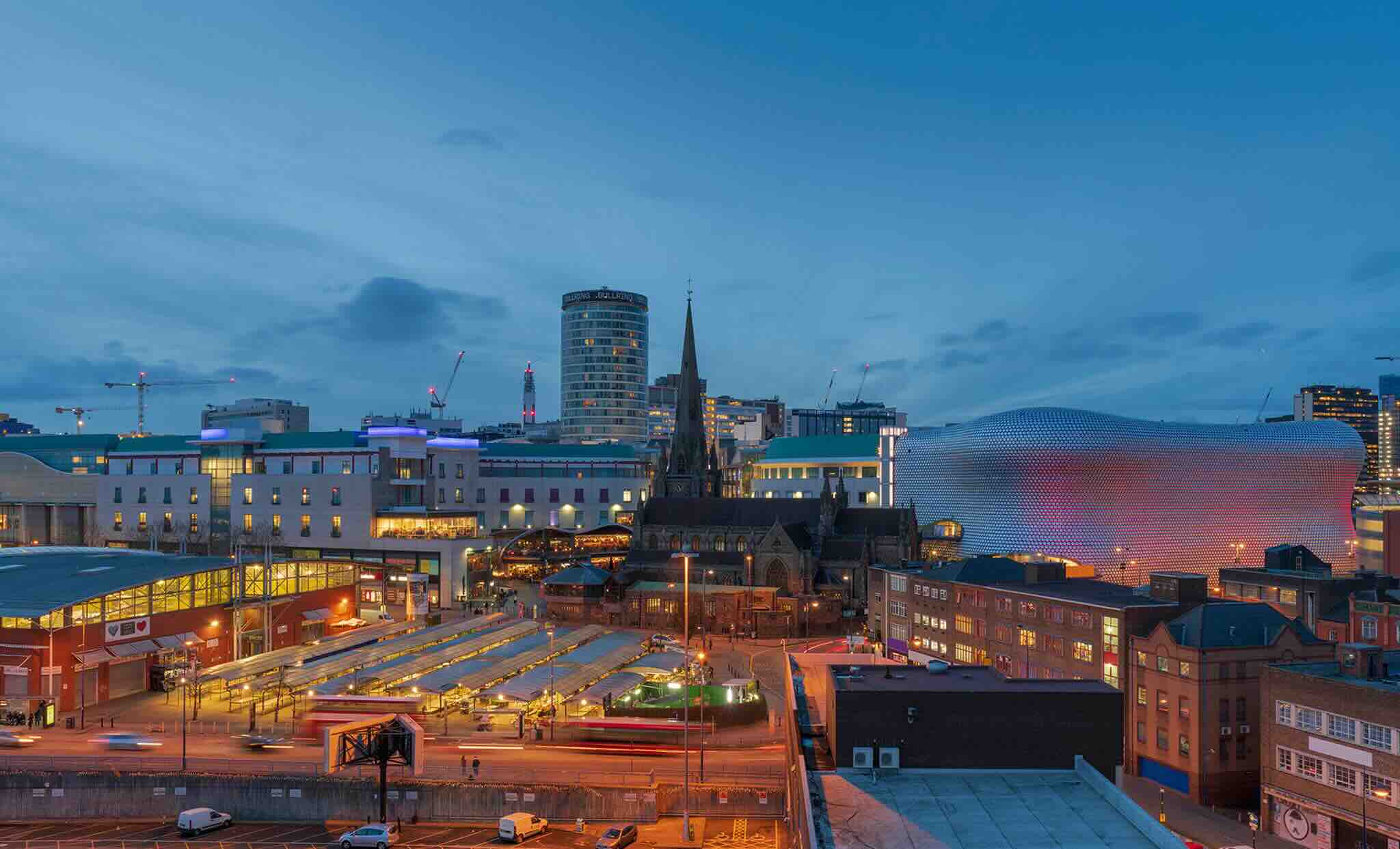 Panorama de Birmingham à la tombée de la nuit