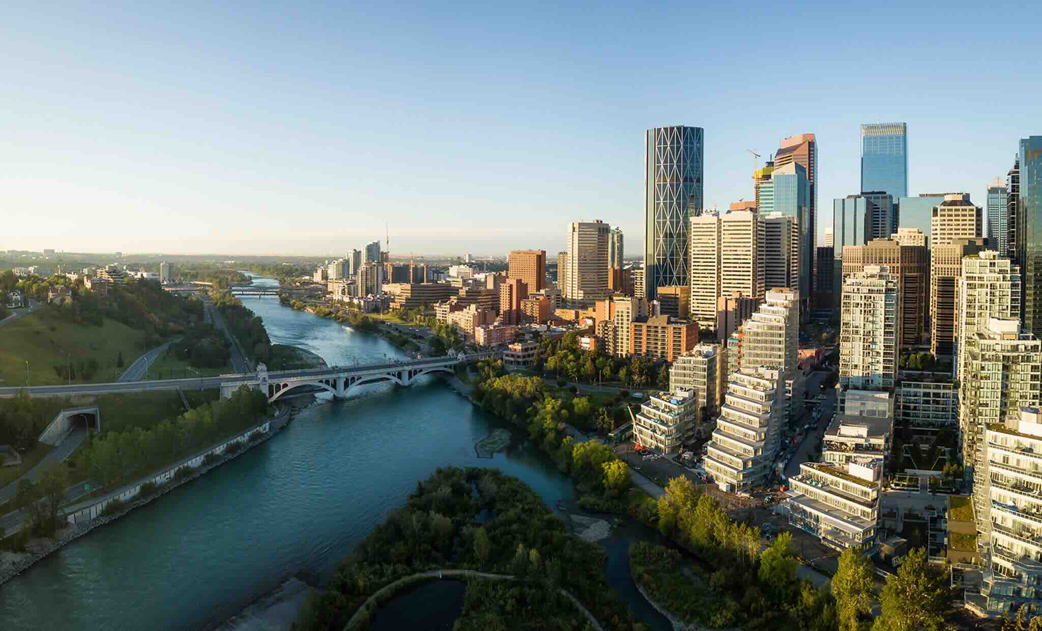 Vue au dessus de la rivière et du centre de Calgary