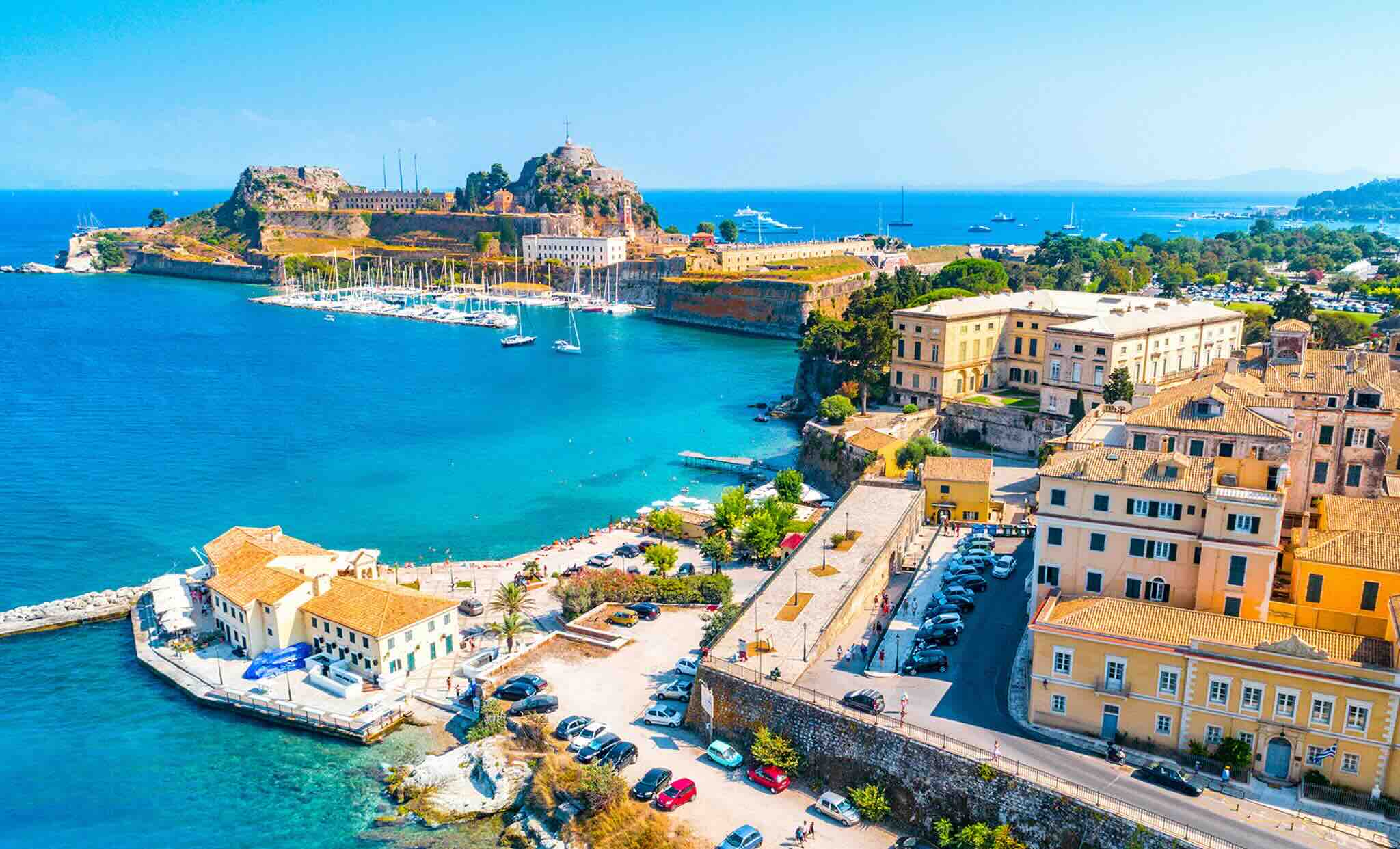 Port ensoleillé de Corfou