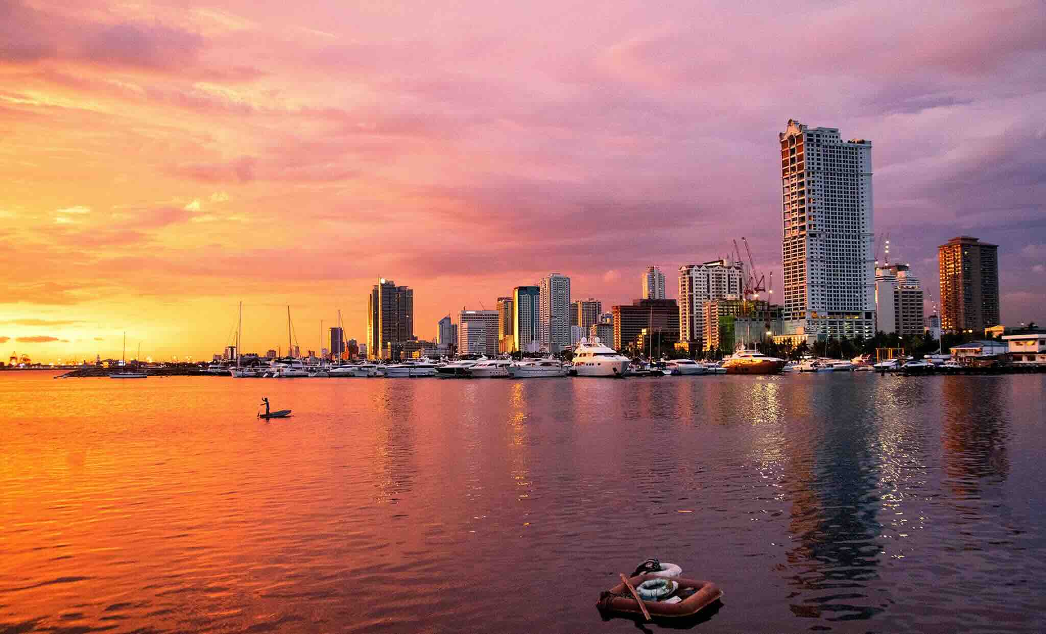 Skyline de Manille au coucher de soleil