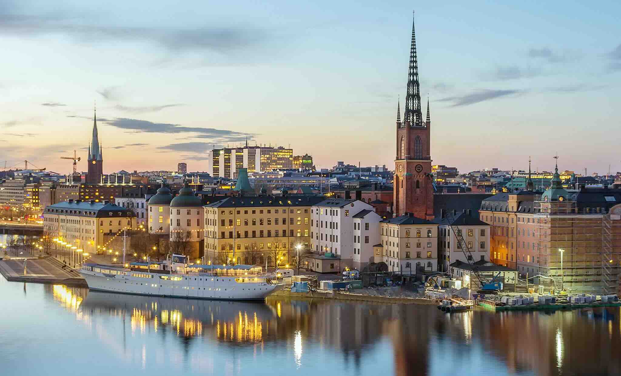 Clochers sur l'une des îles de Stockholm