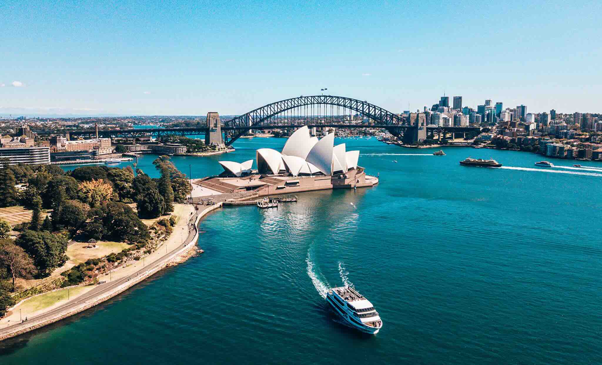 Vue aérienne dans le port de Sydney avec son fameux opéra