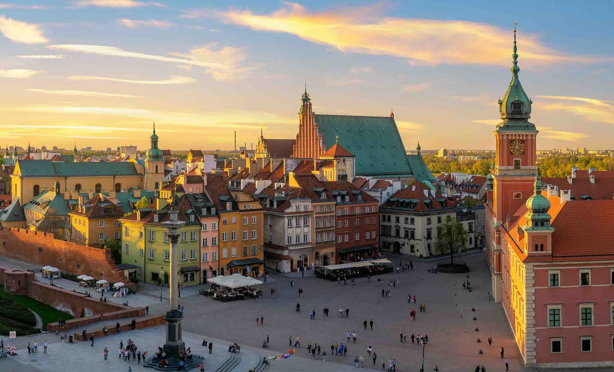 Place principale de Varsovie au coucher de soleil