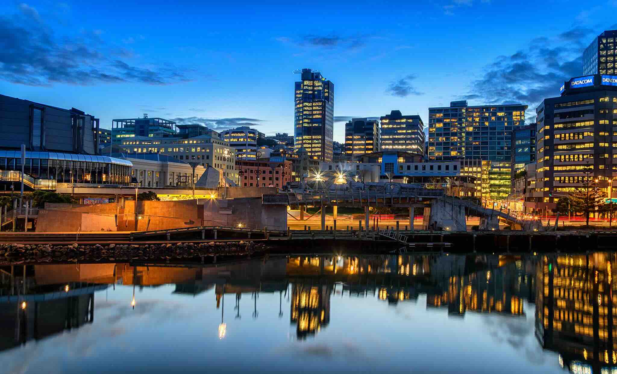 Centre ville de Wellington à la tombée de la nuit