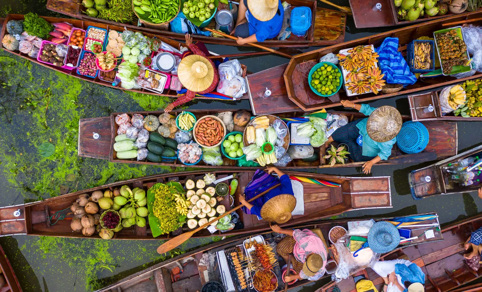 bateau d'un marché flottant en Thailande
