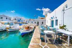 Petit port en grèce pour partir fin aout début septembre